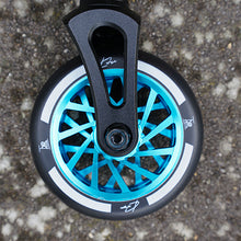 Lade das Bild in den Galerie-Viewer, Kiran Reese Signature Wheels 110mm - Blau